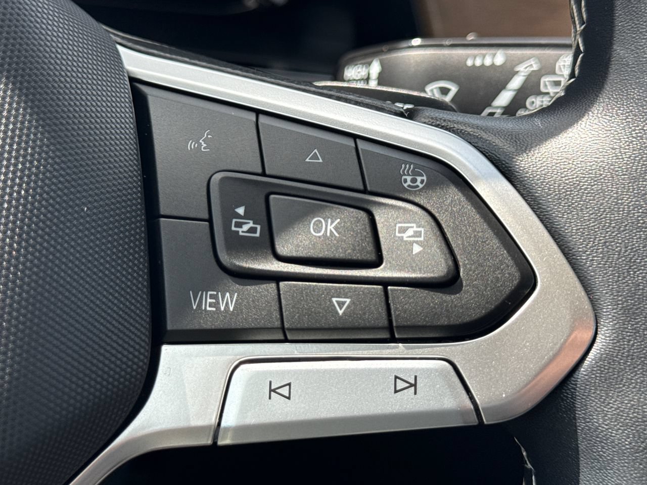 Used 2024 Volkswagen Atlas SE AWD/4WD image 27