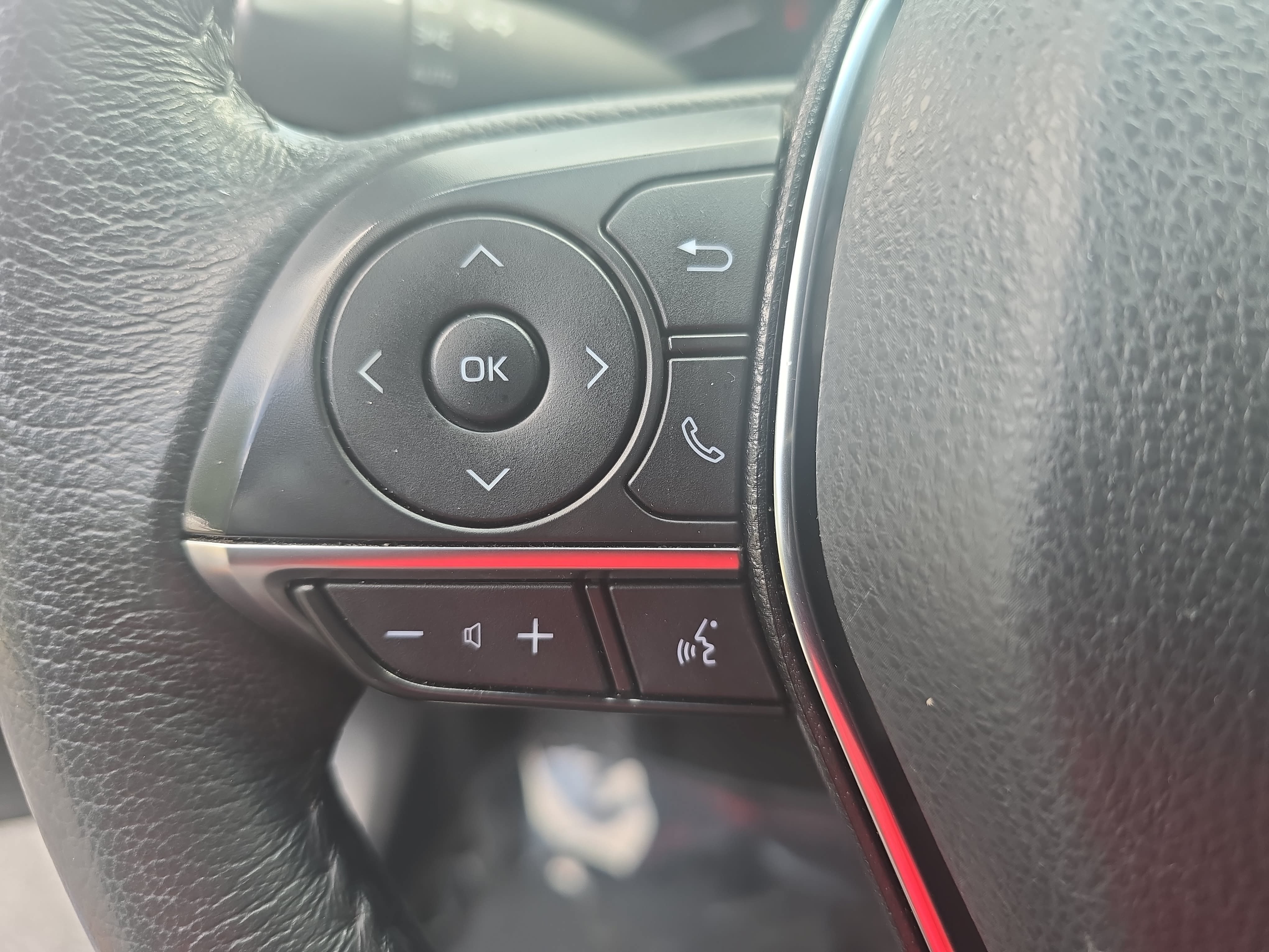 Used 2022 Toyota Avalon XLE w/ Moonroof Package FWD image 16