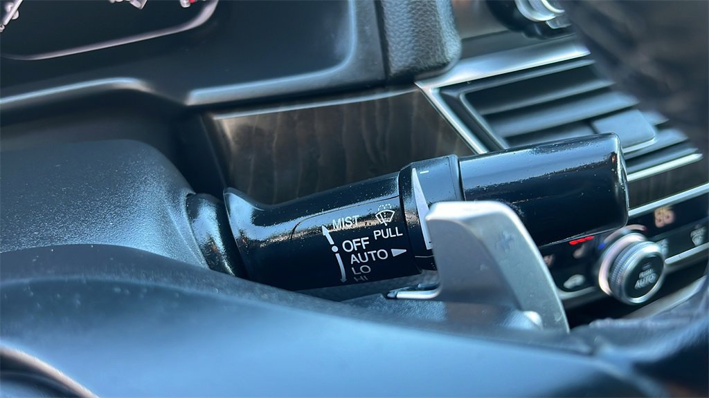 Used 2018 Honda Accord Touring image 32