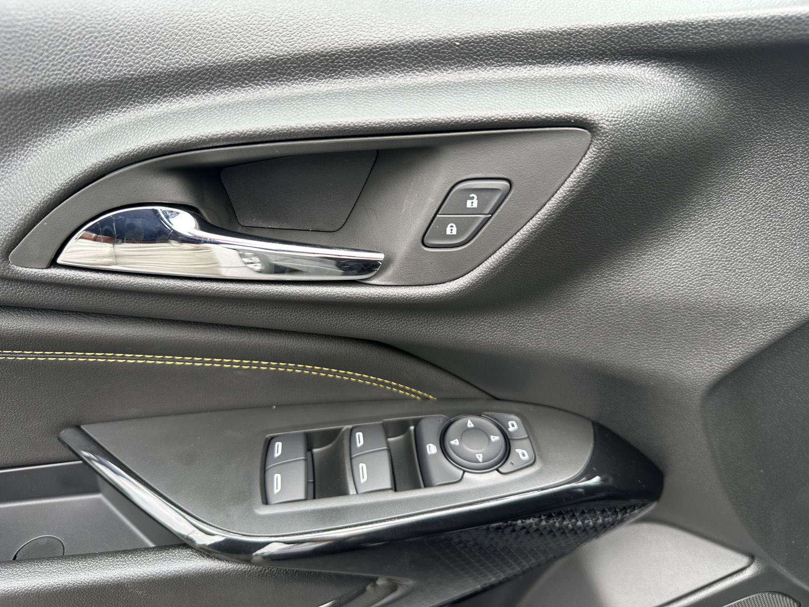 New 2026 Chevrolet Trax LT w/ Sunroof Package FWD image 28