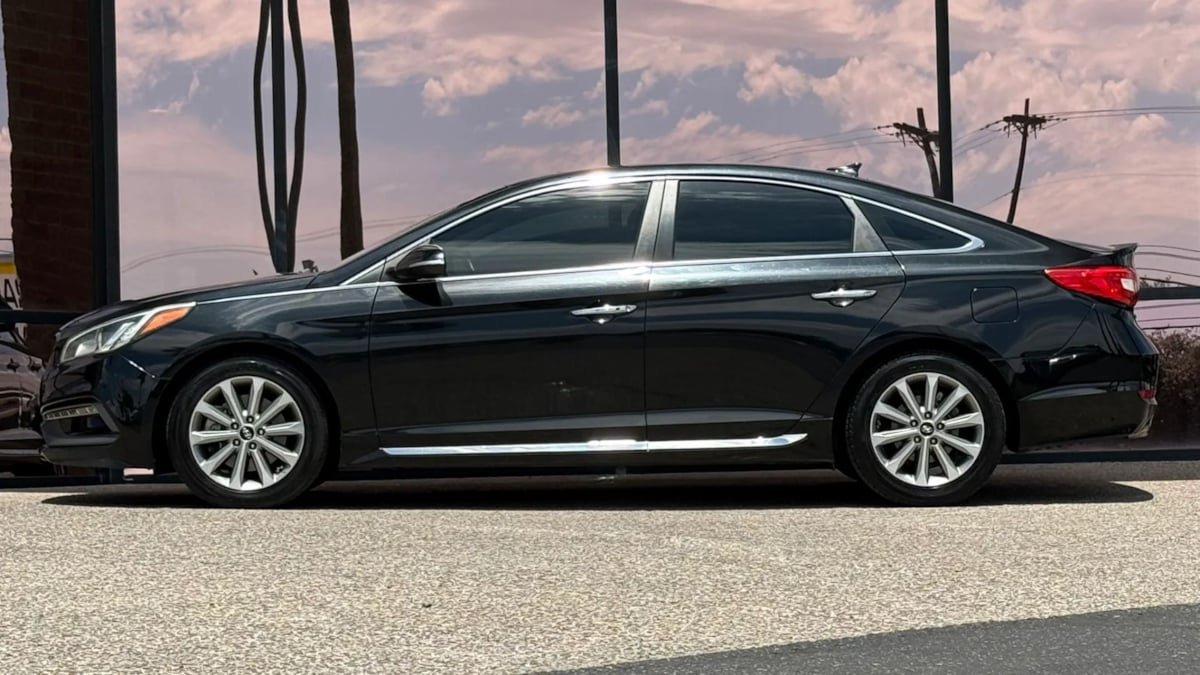 Used 2017 Hyundai Sonata Limited w/ Ultimate Package 04 FWD image 5