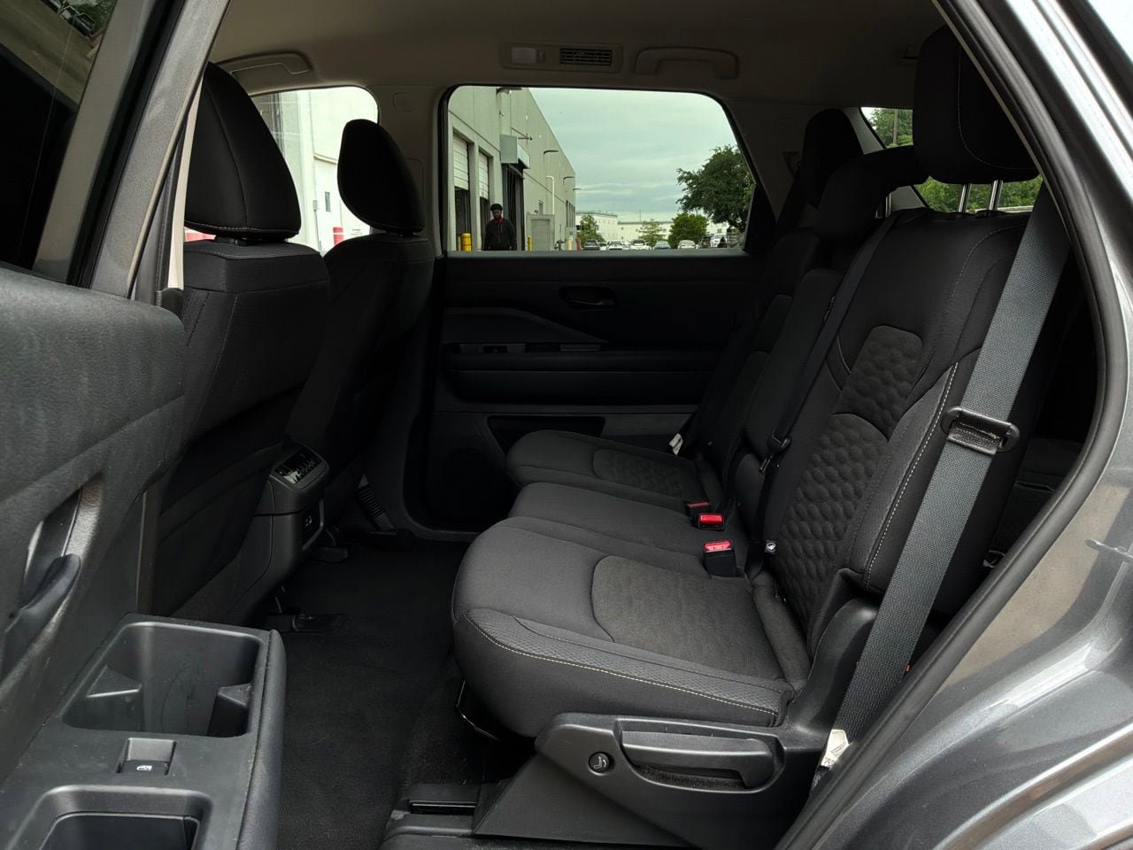 Used 2025 Nissan Pathfinder SV FWD image 12