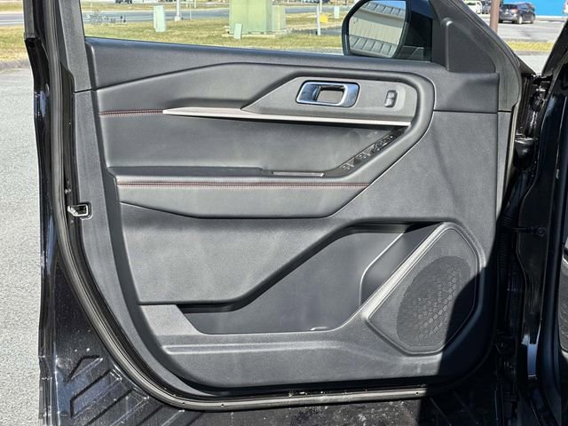 Used 2025 Ford Explorer ST-Line w/ ST-Line Street Pack image 9