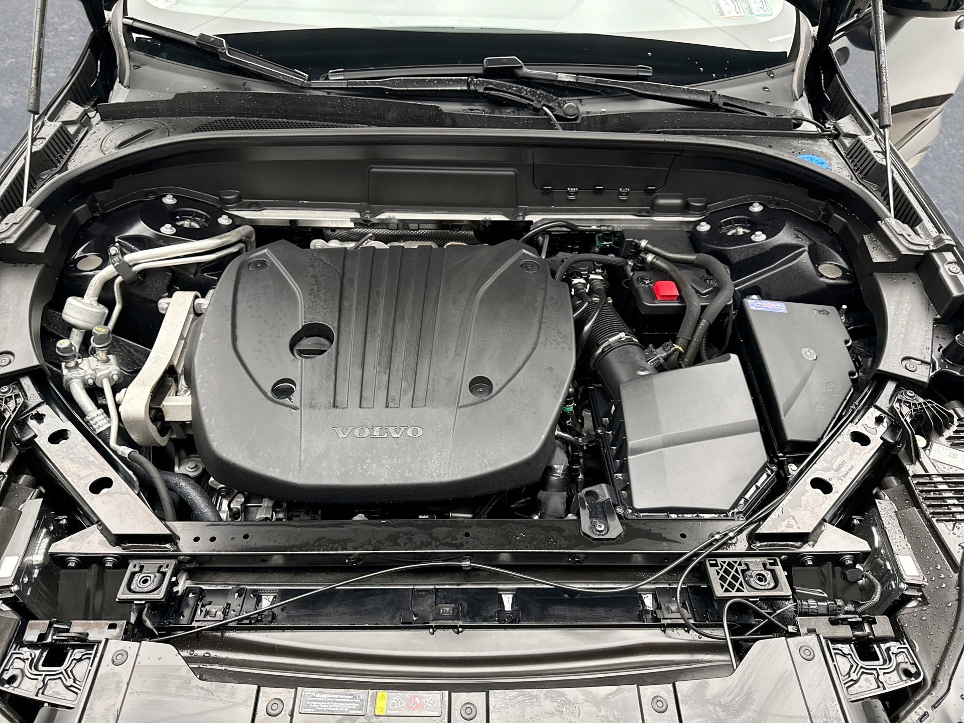 Used 2025 Volvo XC60 B5 Core image 27