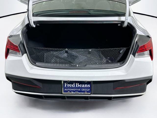 Used 2025 Hyundai Elantra SEL FWD image 29