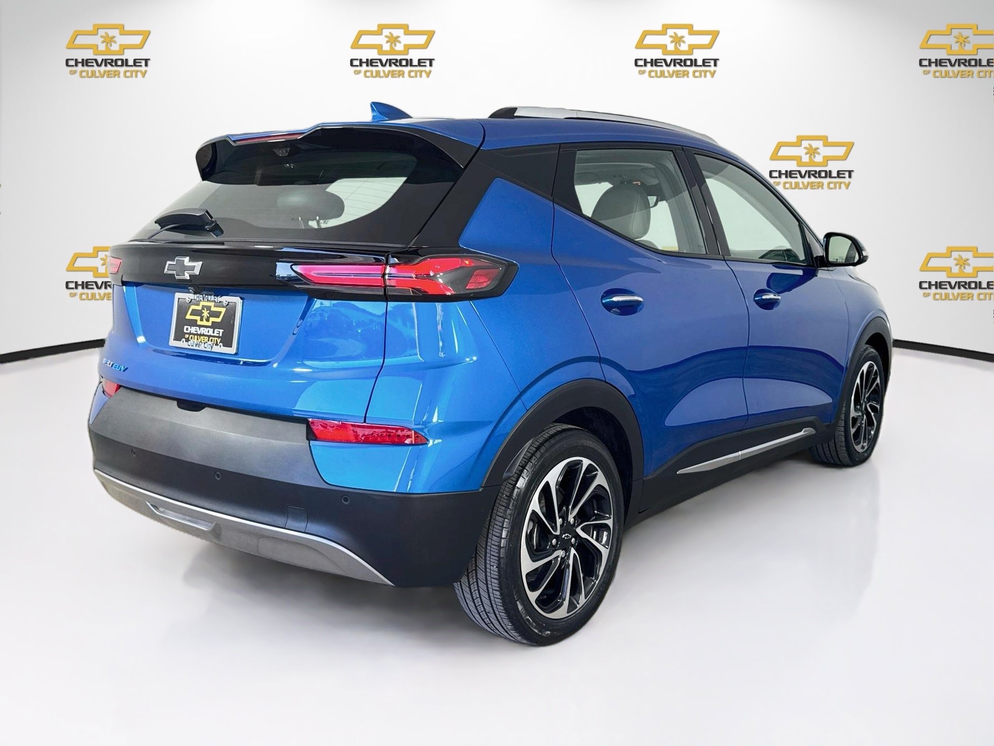 Used 2023 Chevrolet Bolt EUV Premier w/ Sun & Sound Package FWD image 8