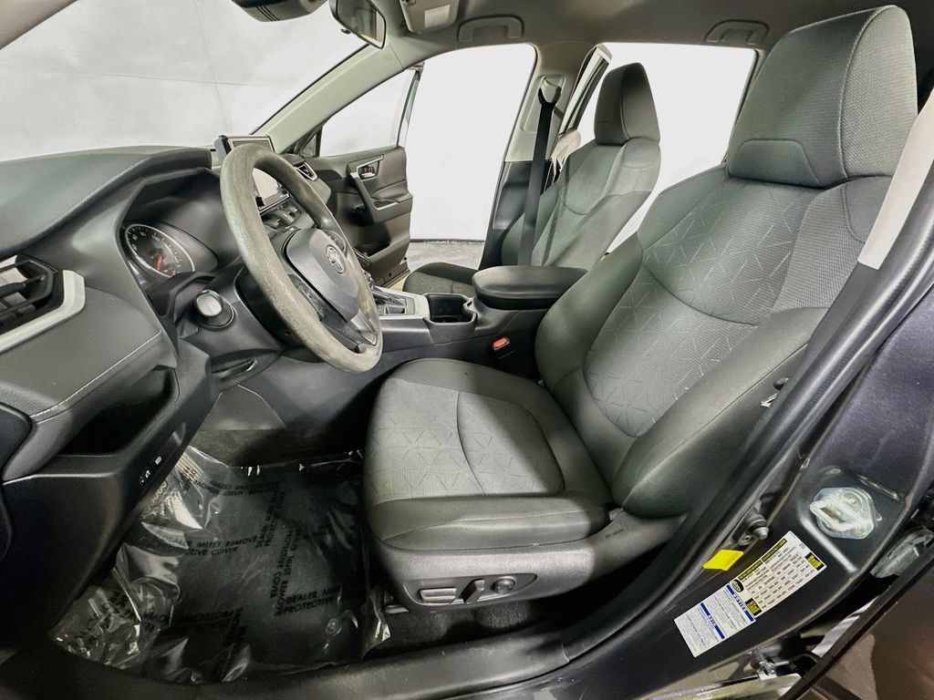 Used 2022 Toyota RAV4 XLE AWD/4WD image 17