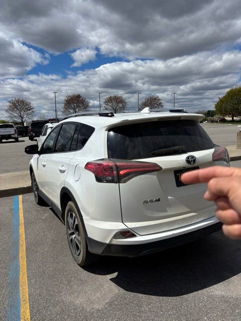 Used 2018 Toyota RAV4 LE FWD image 4
