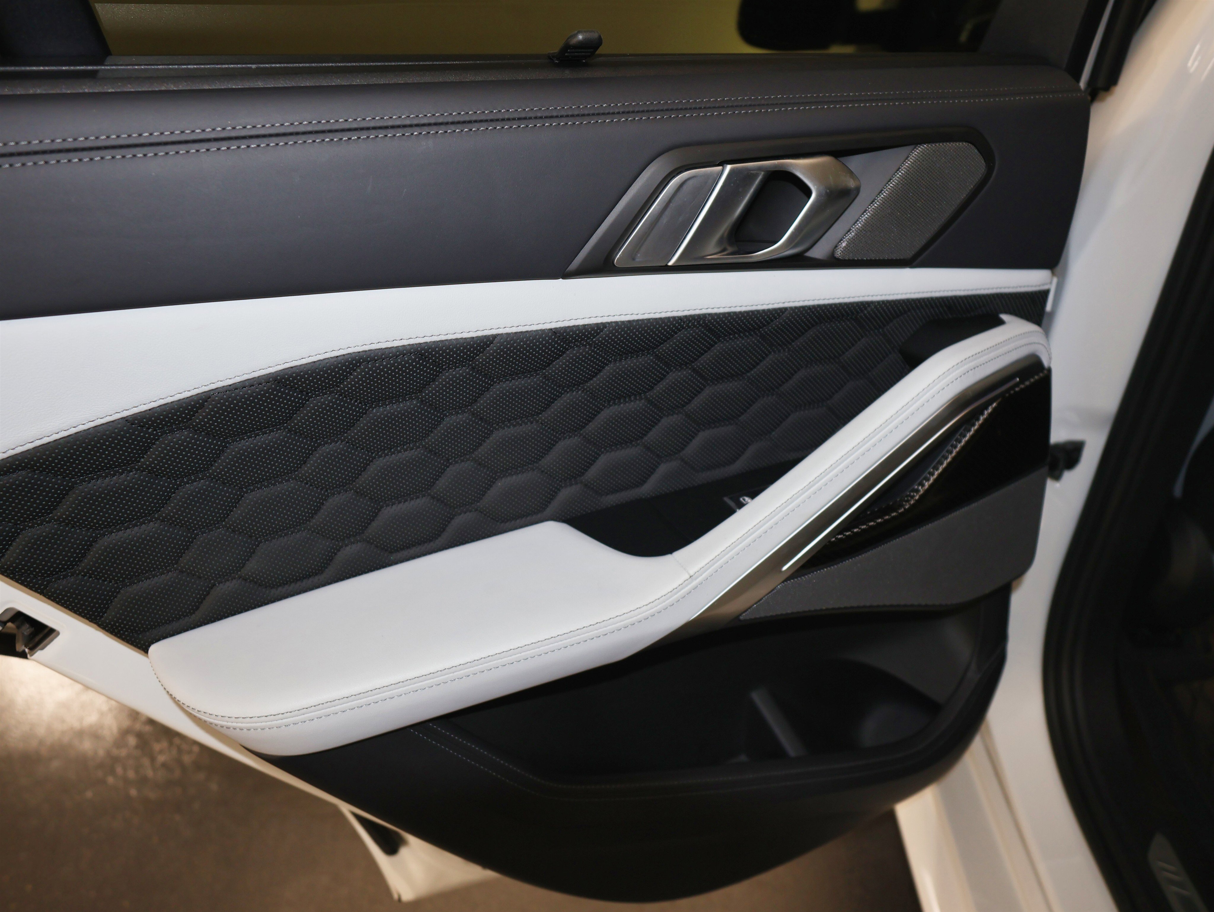 Used 2021 BMW X6 M w/ Executive Package image 30