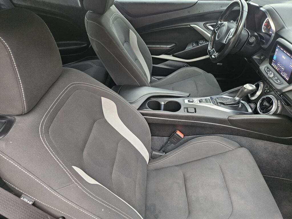 Used 2022 Chevrolet Camaro LT w/ Technology Package RWD image 10