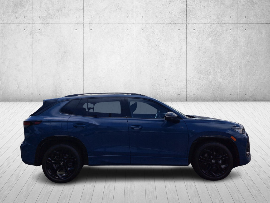 Used 2025 Volkswagen Tiguan SE R-Line FWD image 4