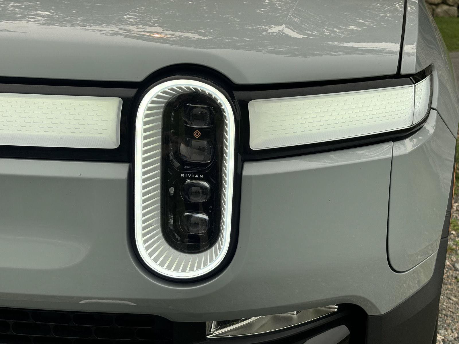 Used 2022 Rivian R1S Launch Edition AWD/4WD image 32
