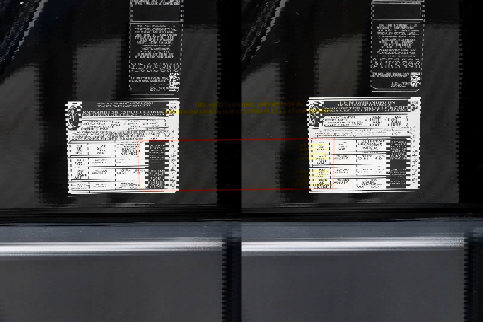 Used 2025 Land Rover Defender 110 S image 28