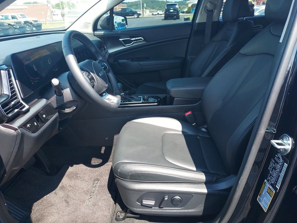 Used 2025 Kia Sportage EX FWD image 16
