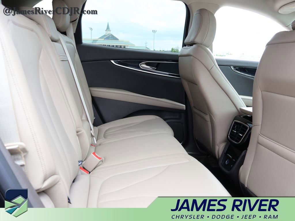 Used 2023 Lincoln Nautilus FWD image 12