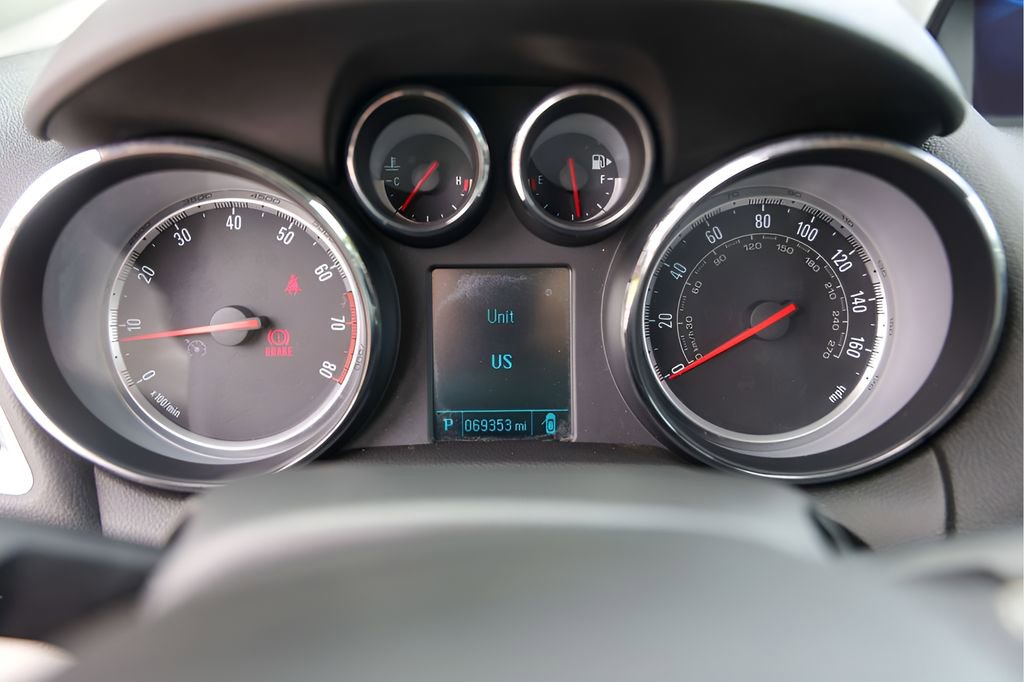 Used 2015 Buick Encore Convenience FWD image 16