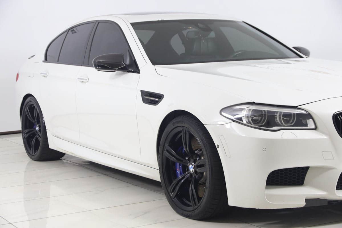 Used 2015 BMW M5 RWD image 41