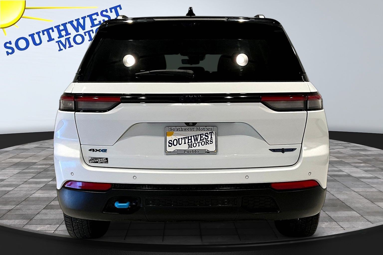Used 2023 Jeep Grand Cherokee Trailhawk w/ Advanced Protech Group II AWD/4WD image 6