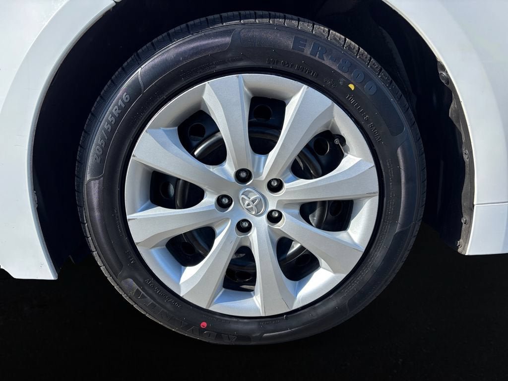 Used 2024 Toyota Corolla LE FWD image 9
