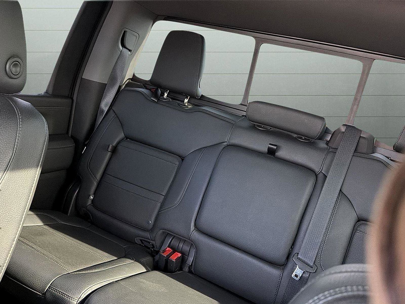 Used 2022 GMC Sierra 2500 Denali w/ Denali Black Diamond Edition image 15