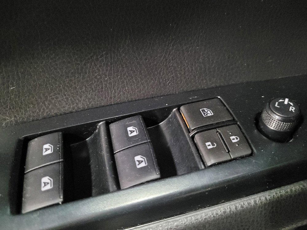 Used 2020 Toyota Camry SE FWD image 27