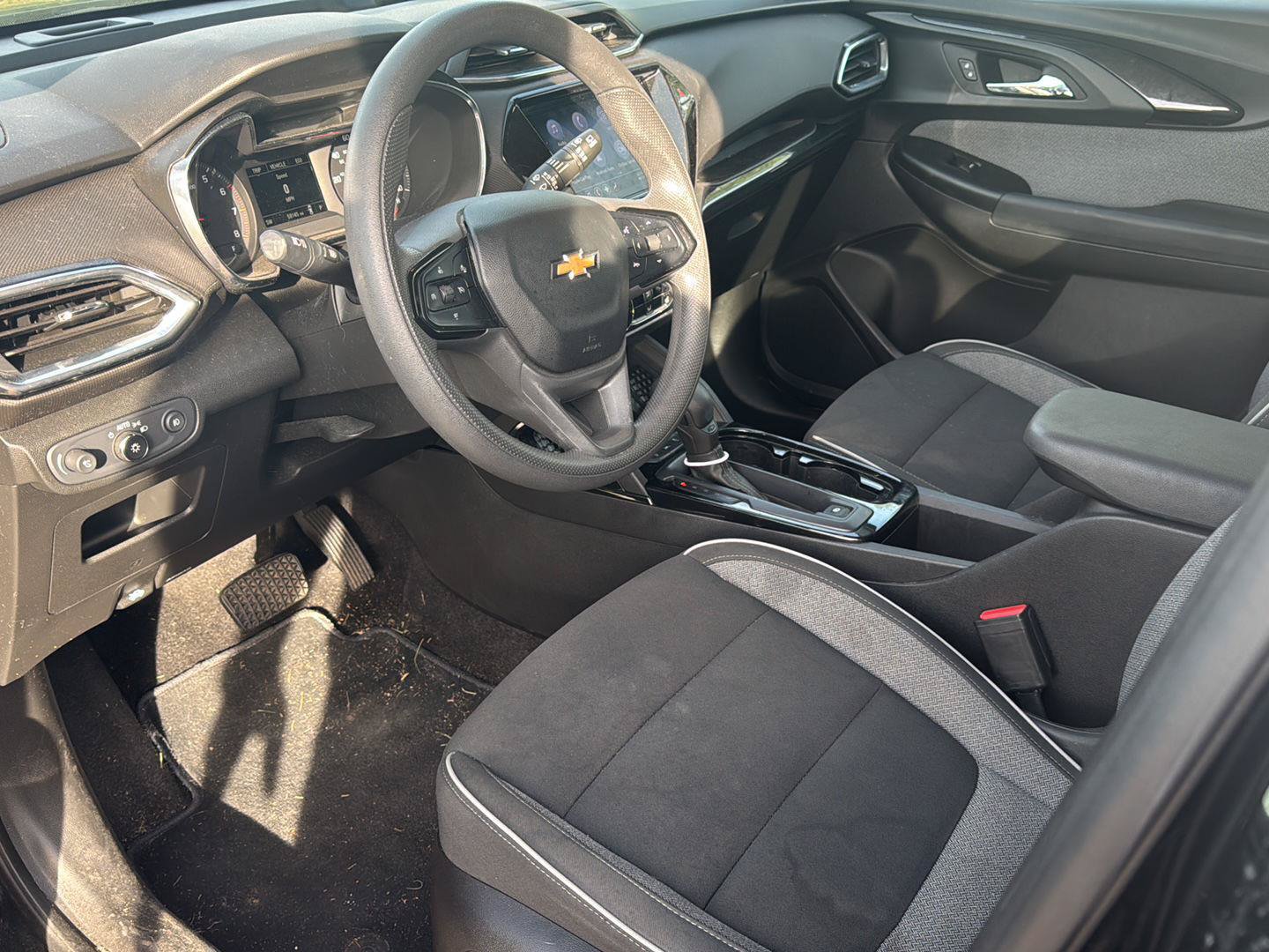 Used 2022 Chevrolet TrailBlazer LT w/ Convenience Package FWD image 11