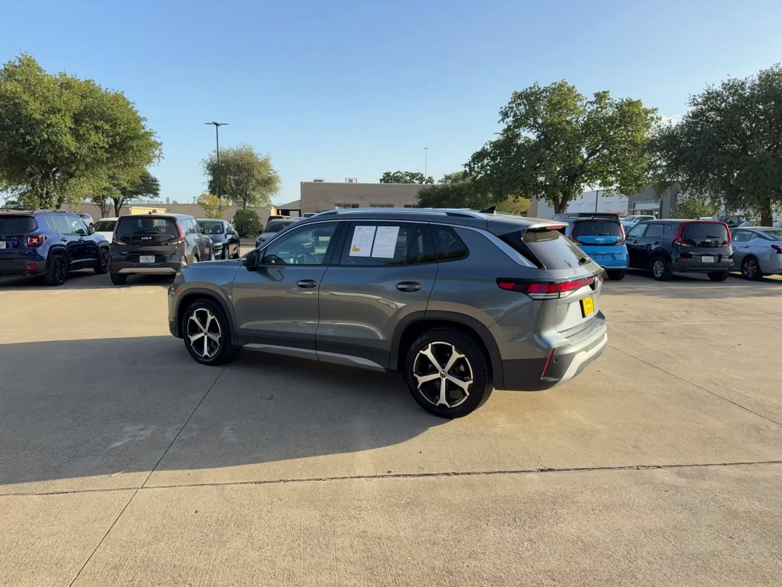Used 2026 Volkswagen Tiguan SE FWD image 9