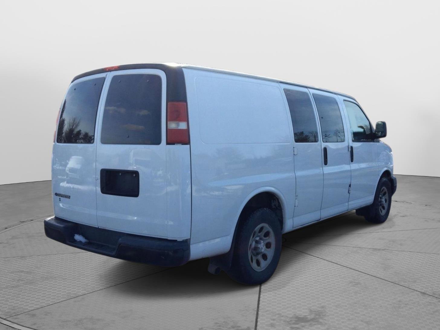 Used 2009 Chevrolet Express 1500 Work Van image 10