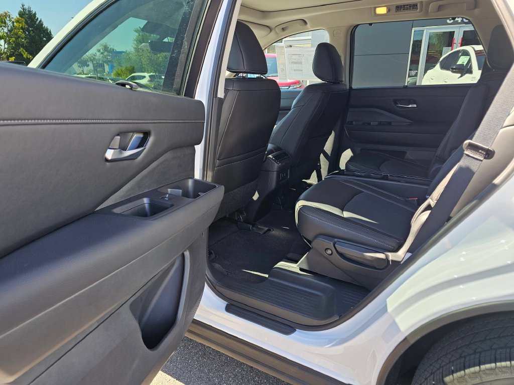 New 2026 Nissan Pathfinder SL w/ SL Premium Package AWD/4WD image 11