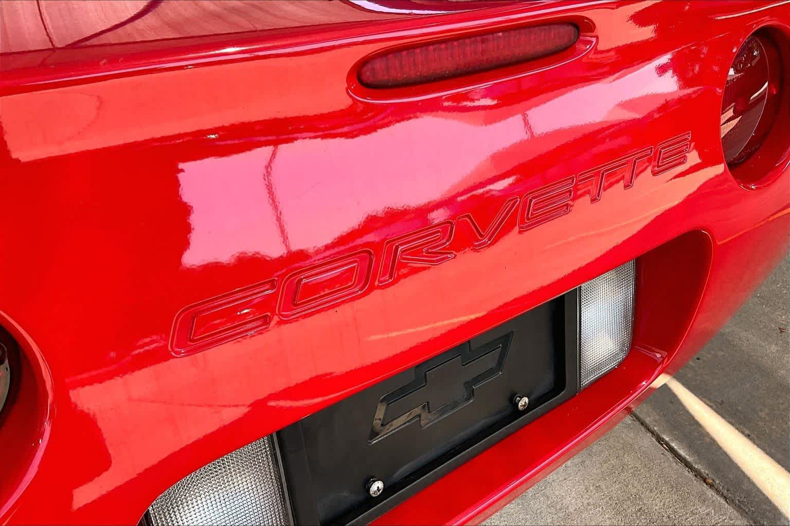 Used 2001 Chevrolet Corvette Coupe w/ Preferred Equipment Group2 RWD image 27