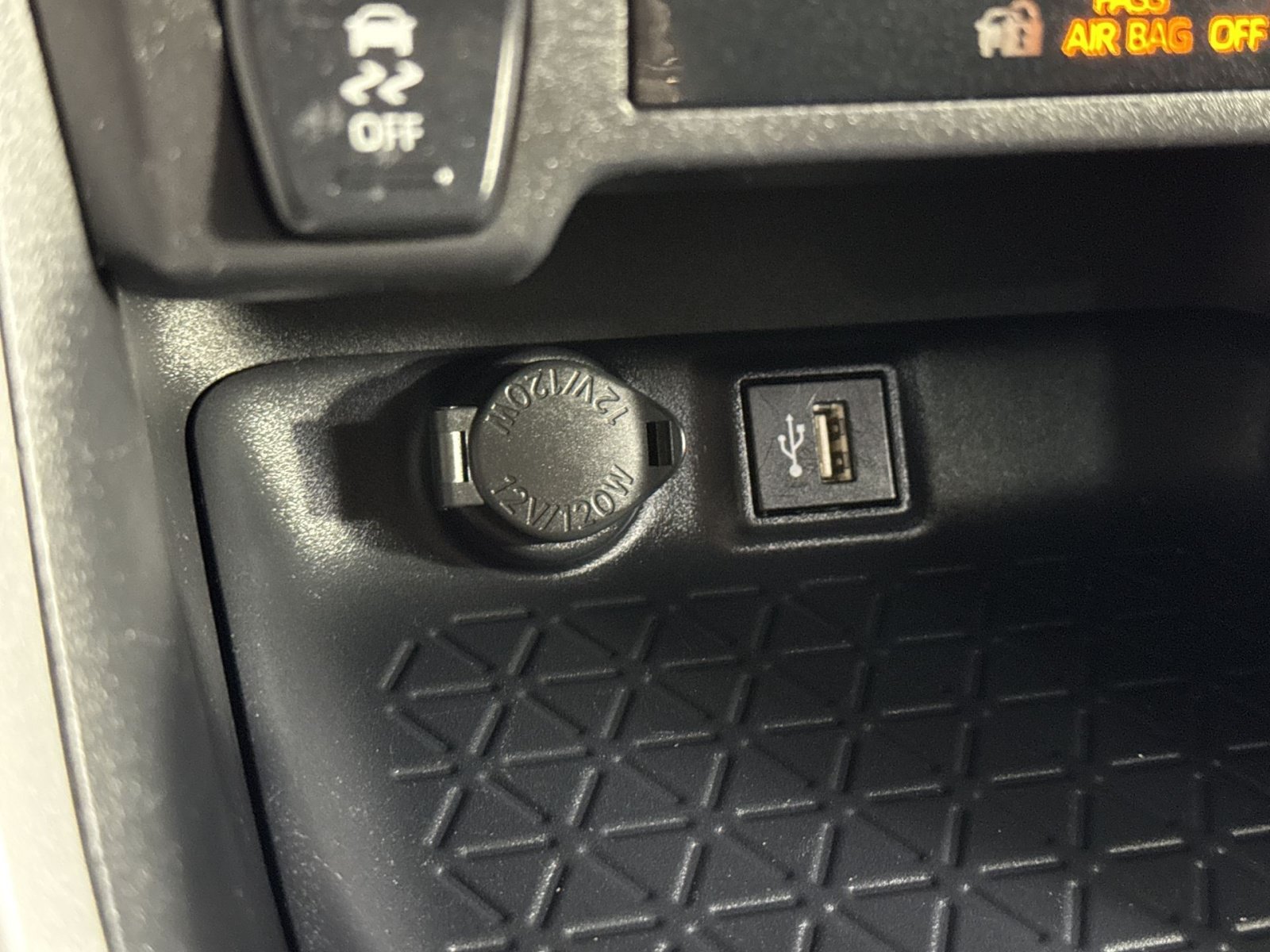 Used 2025 Toyota RAV4 LE AWD/4WD image 42