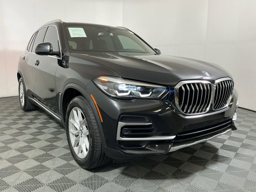 Certified 2022 BMW X5 xDrive40i w/ Premium Package AWD/4WD image 4
