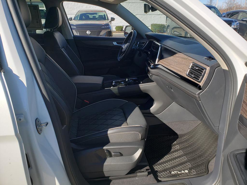 Used 2024 Volkswagen Atlas SEL Premium R-Line image 27