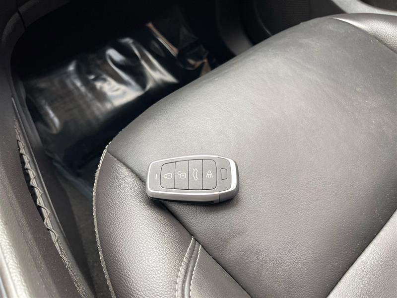 Used 2017 Ford Escape Titanium w/ Equipment Group 301A image 32