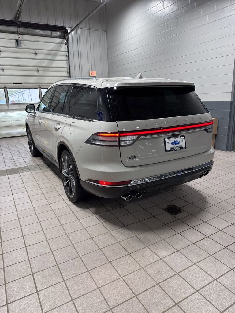 Used 2020 Lincoln Aviator Reserve w/ Equipment Group 202A AWD/4WD image 4