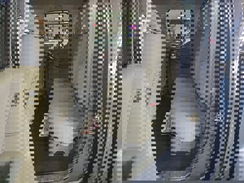 Used 2018 Nissan Frontier SV image 11