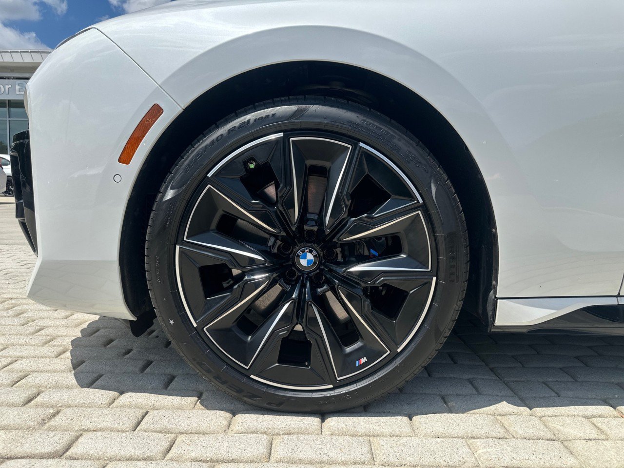 Used 2025 BMW 740i w/ Executive Package RWD image 4
