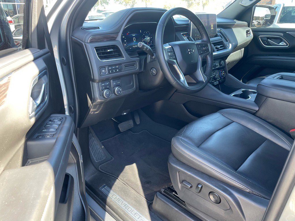 Used 2024 Chevrolet Suburban Z71 w/ Luxury Package image 4