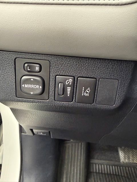 Used 2018 Toyota RAV4 Limited w/ Advanced Technology Package AWD/4WD image 34