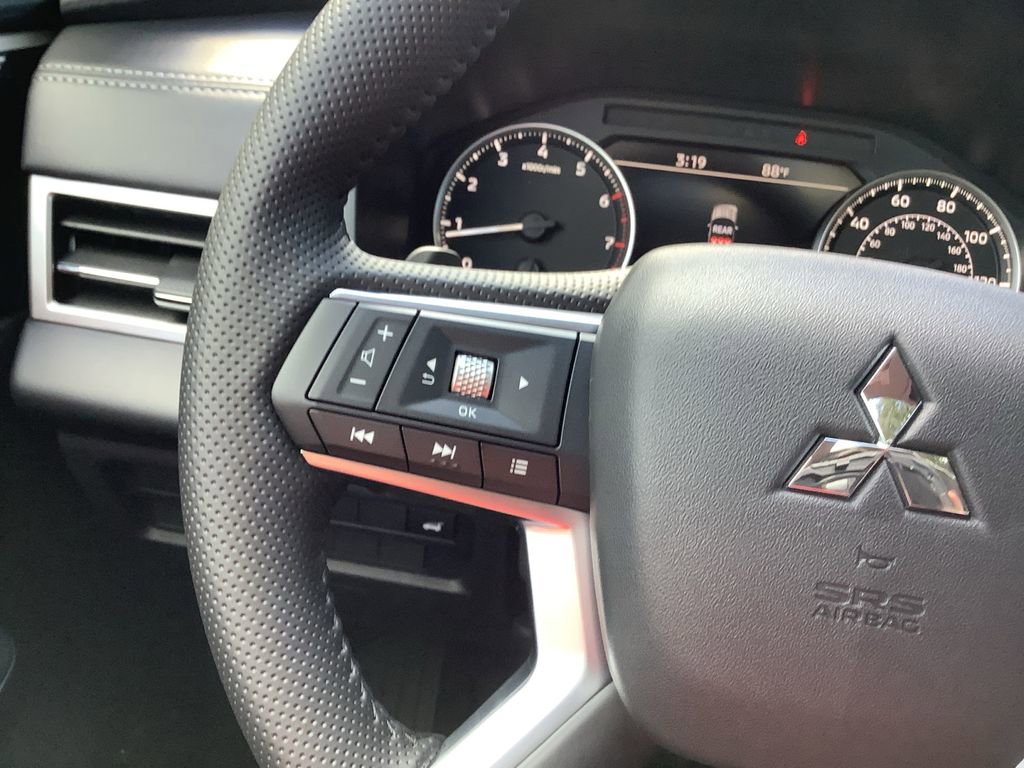New 2025 Mitsubishi Outlander SE image 20