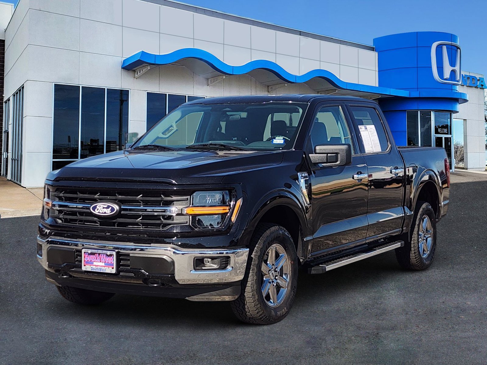 Used 2025 Ford F150 XLT w/ Equipment Group 301A Standard AWD/4WD image 2