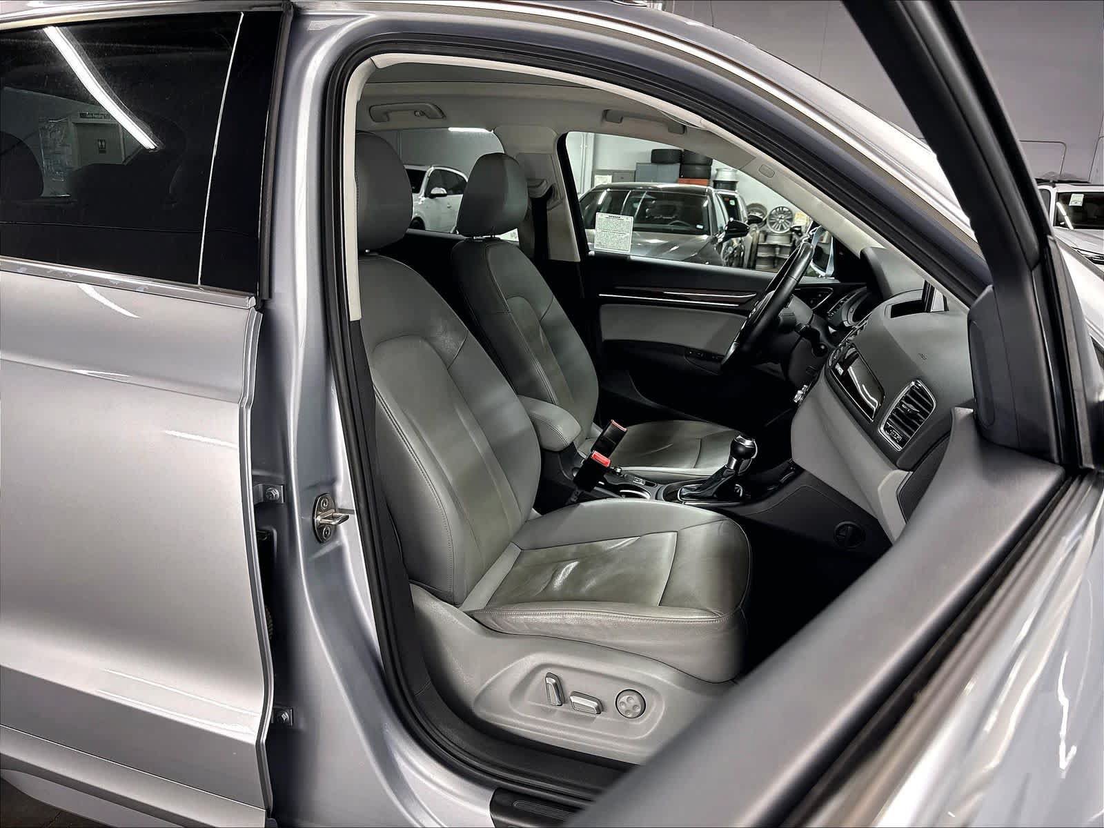 Used 2017 Audi Q3 2.0T Premium Plus w/ Premium Plus Package AWD/4WD image 10