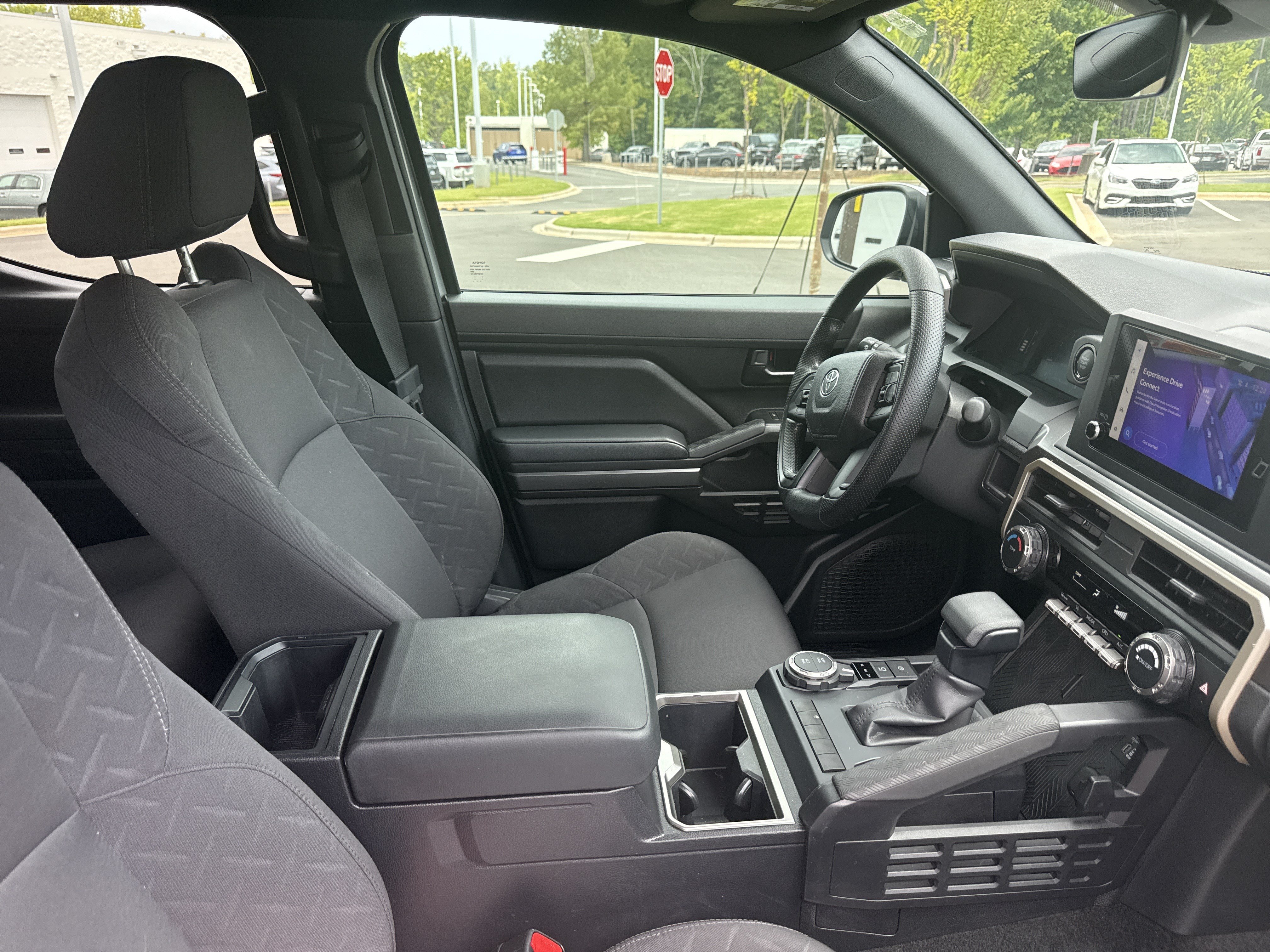 Used 2025 Toyota Tacoma SR5 AWD/4WD image 32
