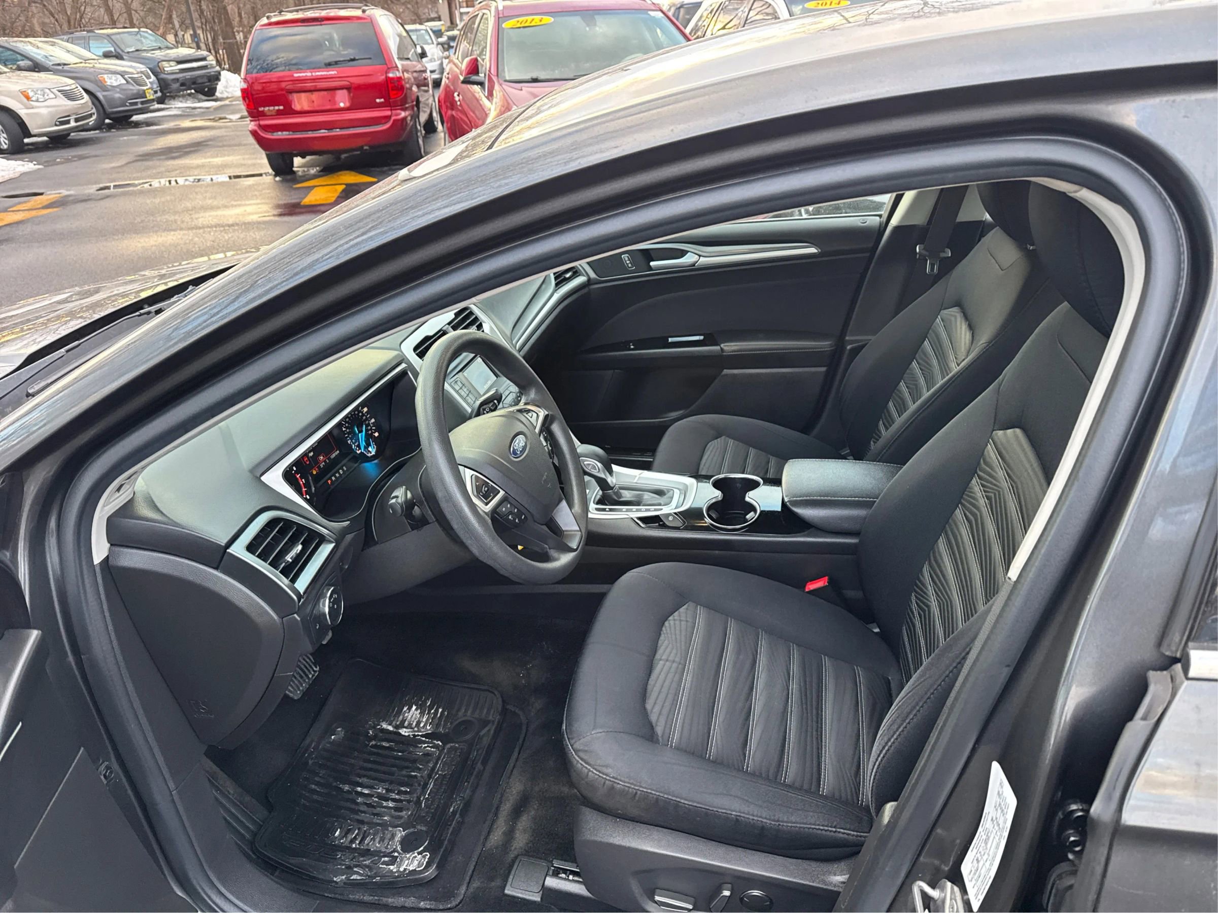 Used 2016 Ford Fusion SE image 10