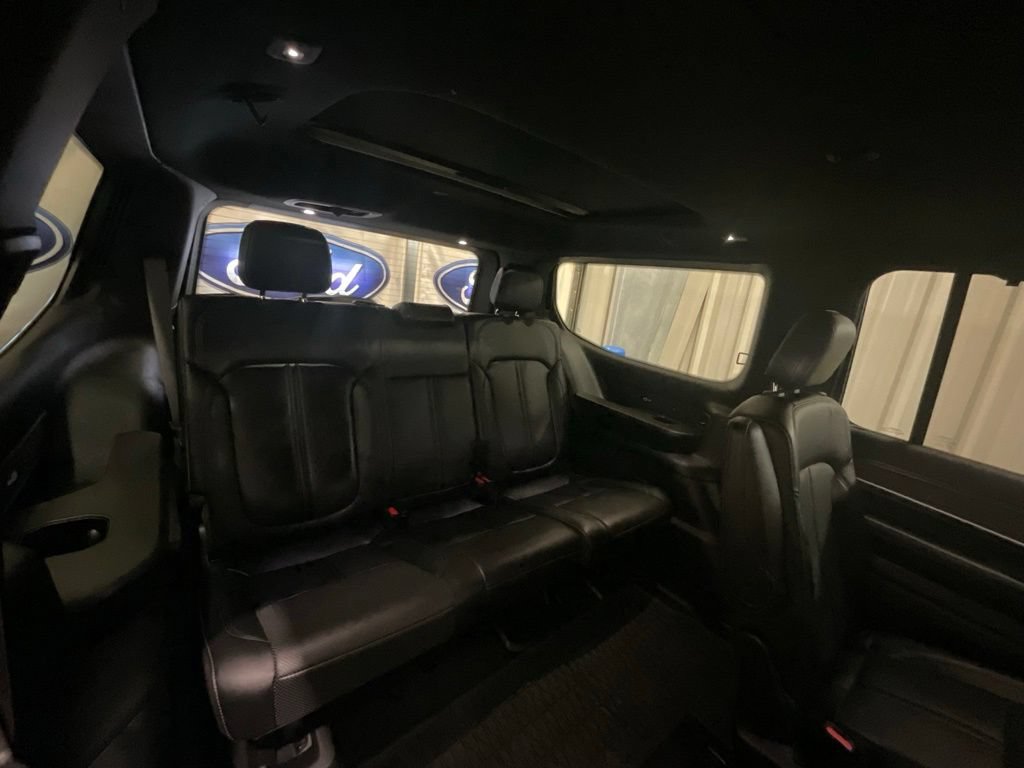 Used 2022 Jeep Wagoneer Series III w/ Premium Group I AWD/4WD image 18