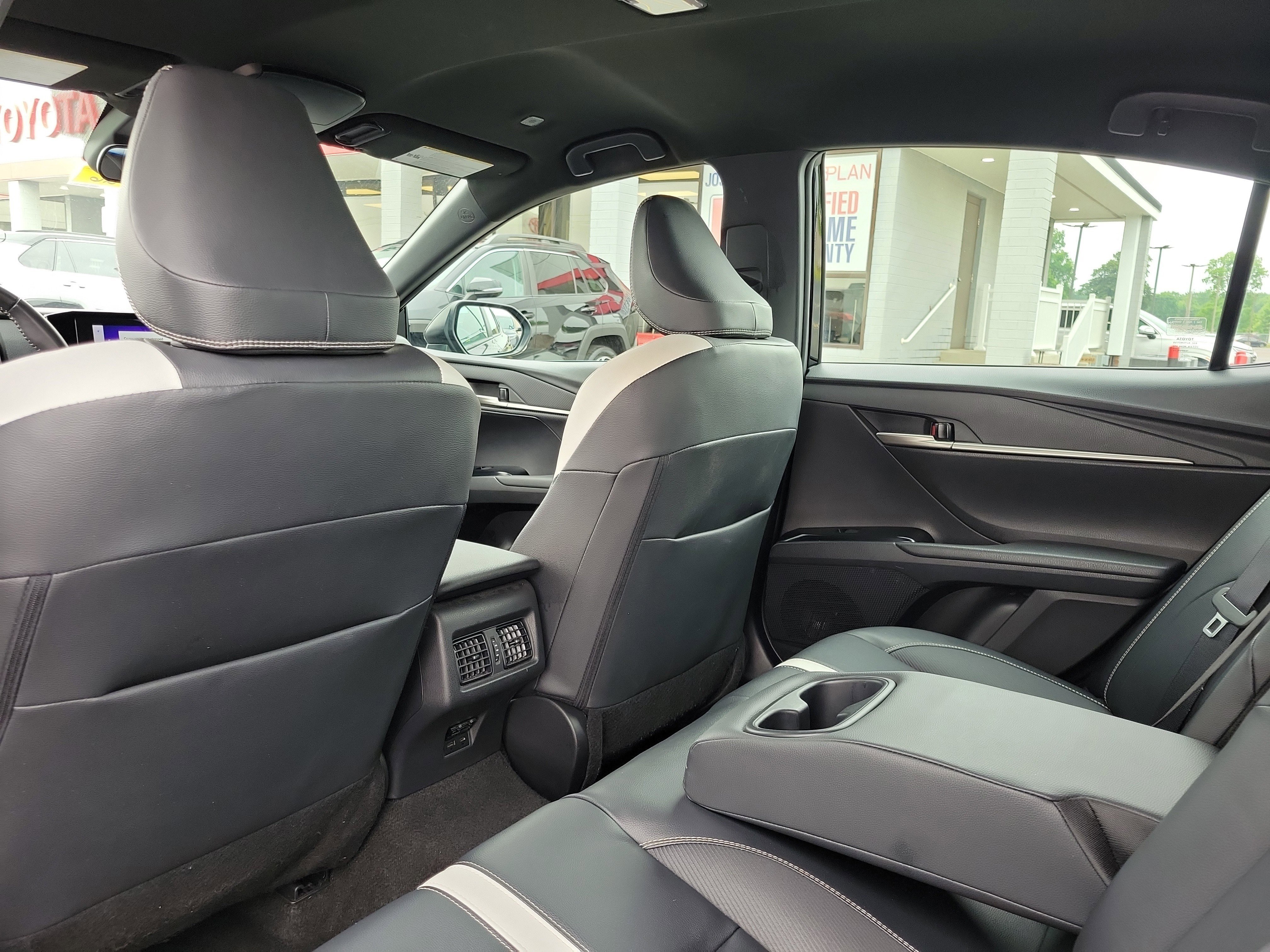 Used 2025 Toyota Camry SE FWD image 14
