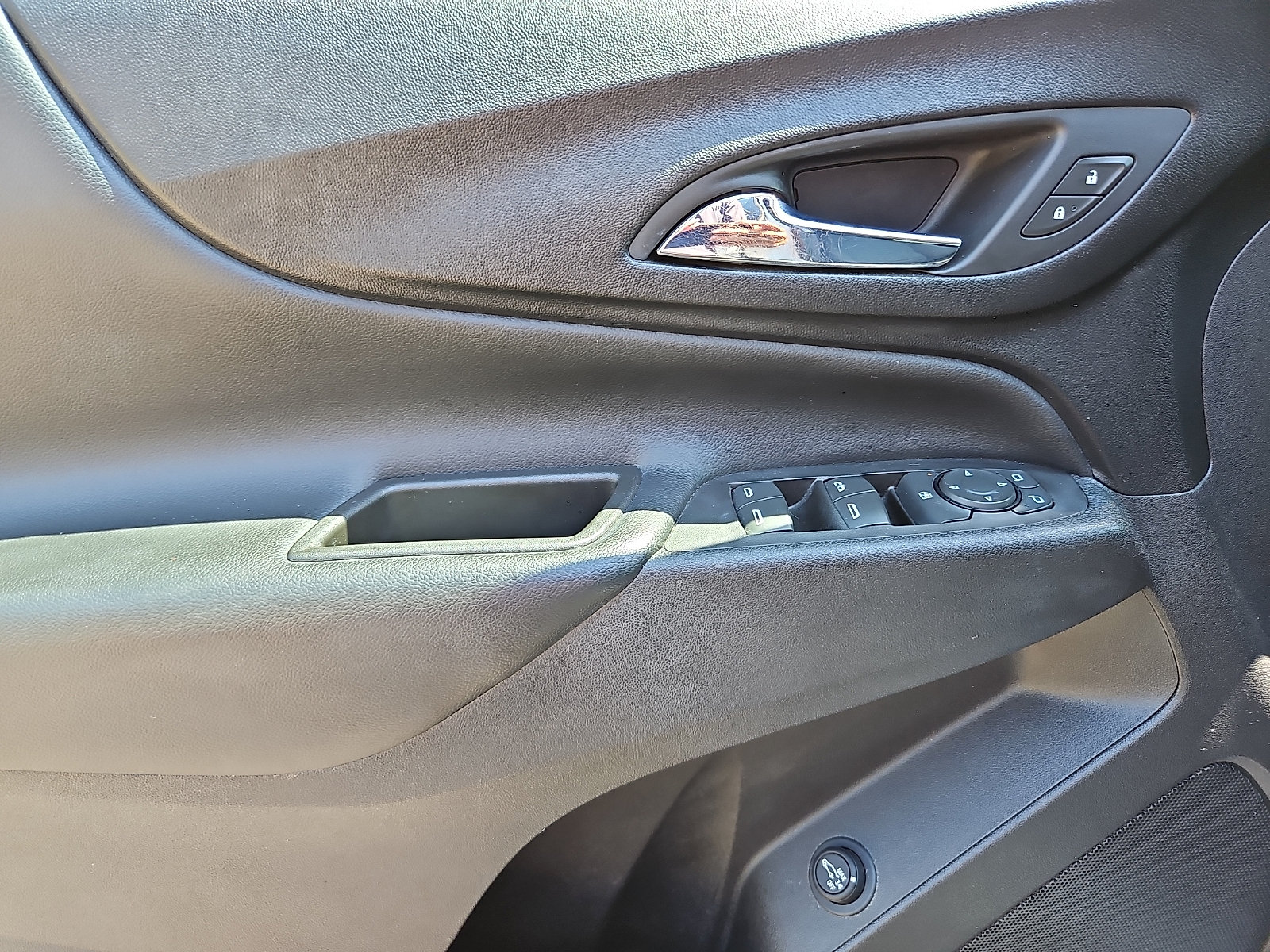 Used 2020 Chevrolet Equinox LT AWD/4WD image 12