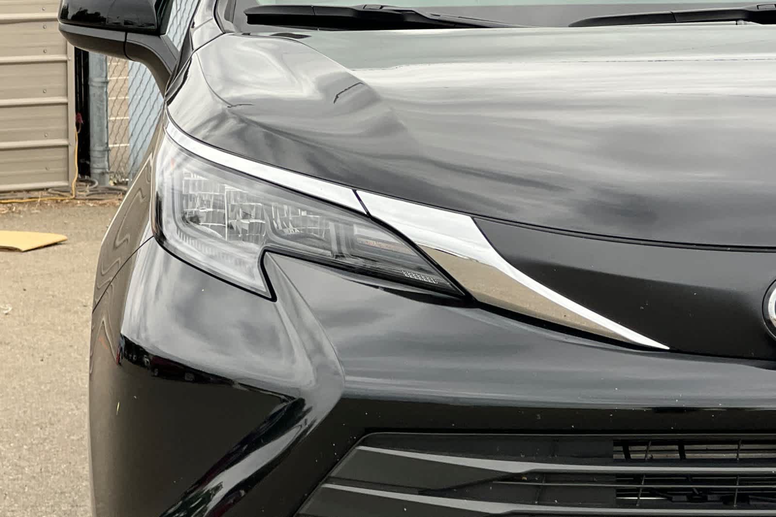 Certified 2025 Toyota Sienna LE FWD image 17