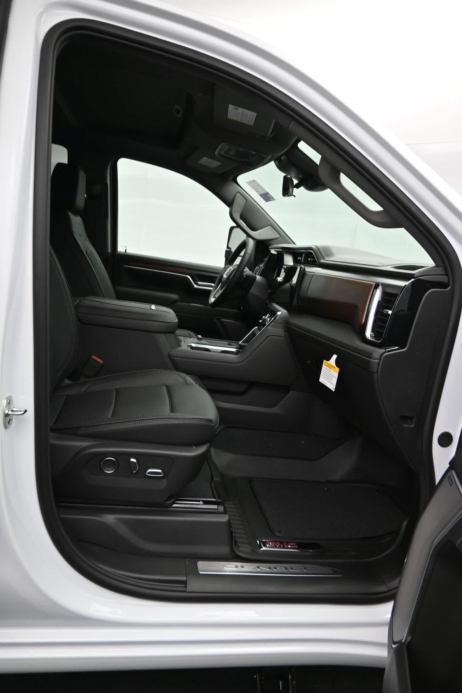 New 2026 GMC Sierra 2500 Denali w/ Denali Reserve Package AWD/4WD image 11