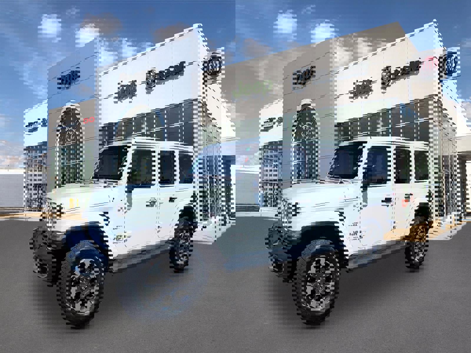 Used 2018 Jeep Wrangler Unlimited Sahara w/ Dual Top Group image 4